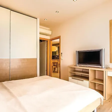 Appartamento Awesome In With Outdoor Swimming Pool, Sauna And Swimming Pool